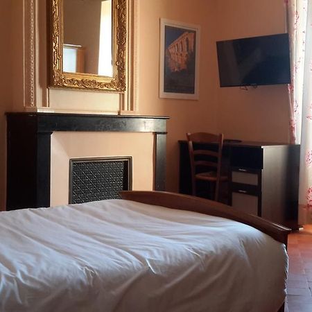 Auberge Le Bistrot De Lussan Lussan  Екстериор снимка