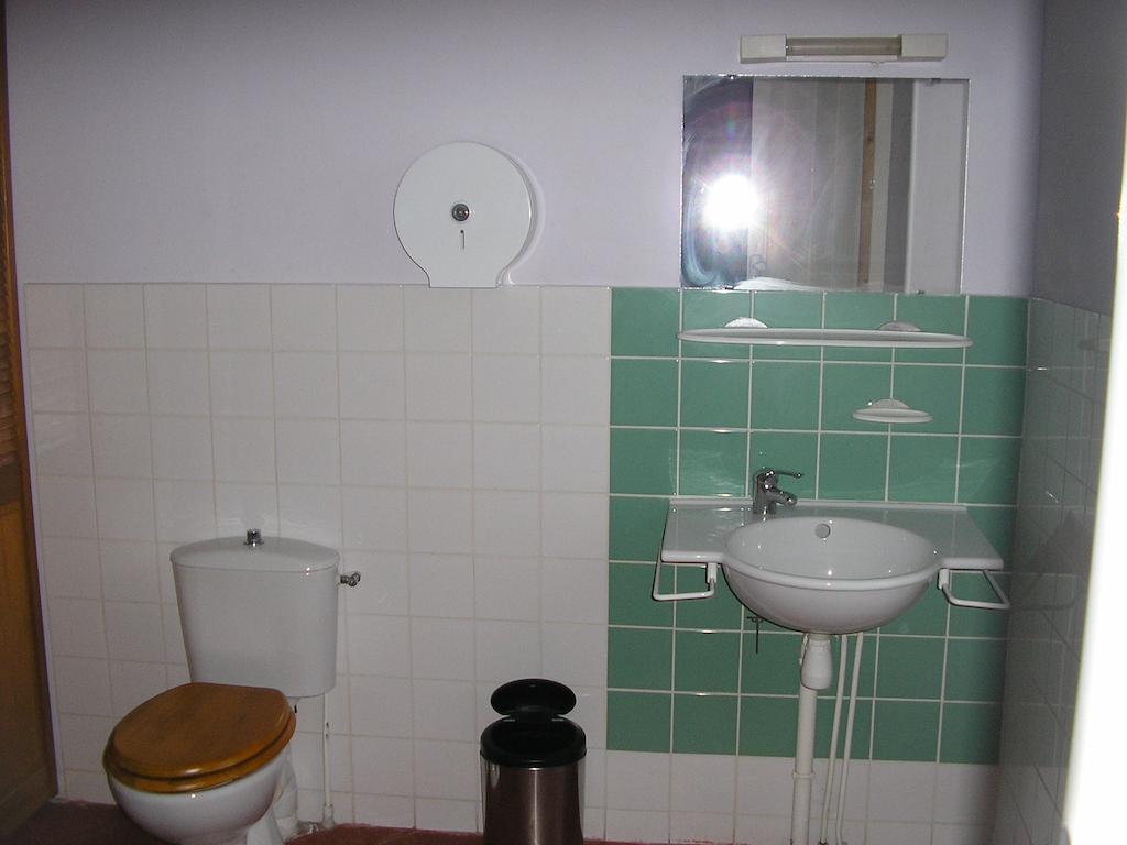 Auberge Le Bistrot De Lussan Lussan  Стая снимка