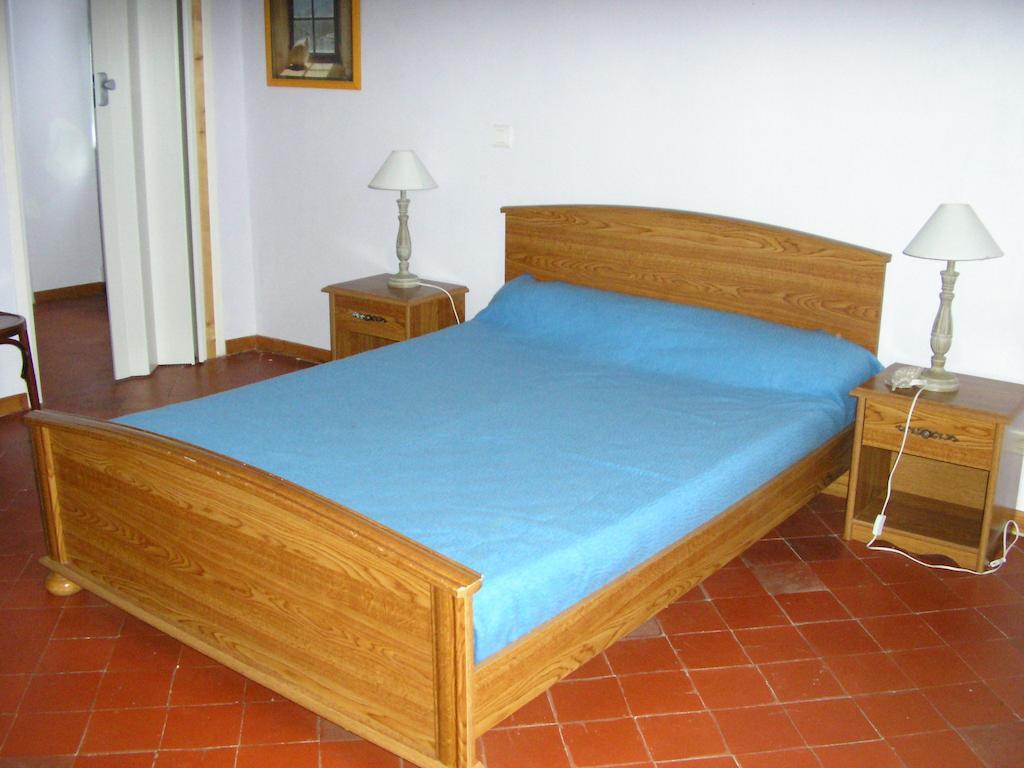 Auberge Le Bistrot De Lussan Lussan  Стая снимка